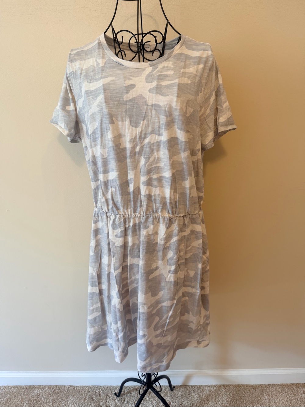 Woman's Old Navy Gray Camo Elastic Waist T Shirt Dress Size XL
